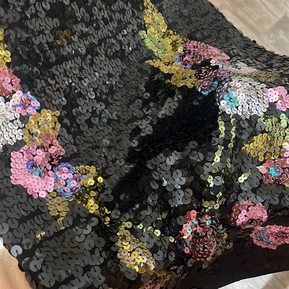 Black sequin top with pink flowers - Picture 4 of 5